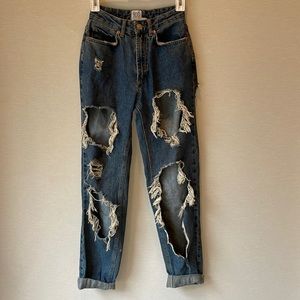 Mom high rise torn jeans. Awesome condition